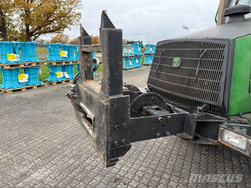 John Deere 810 D Forwarders / Autocarregadores