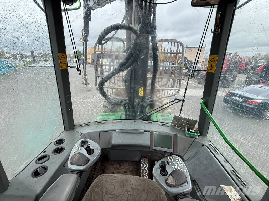 John Deere 810 D Forwarders / Autocarregadores
