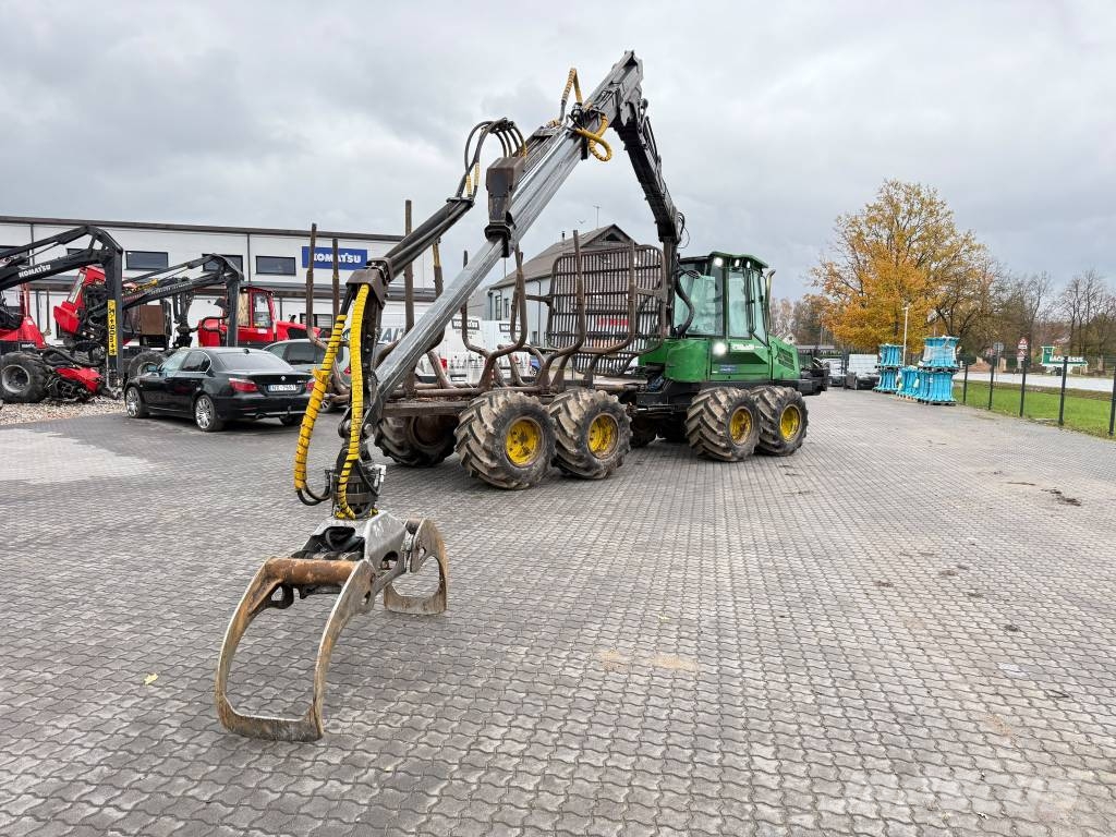John Deere 810 D Forwarders / Autocarregadores