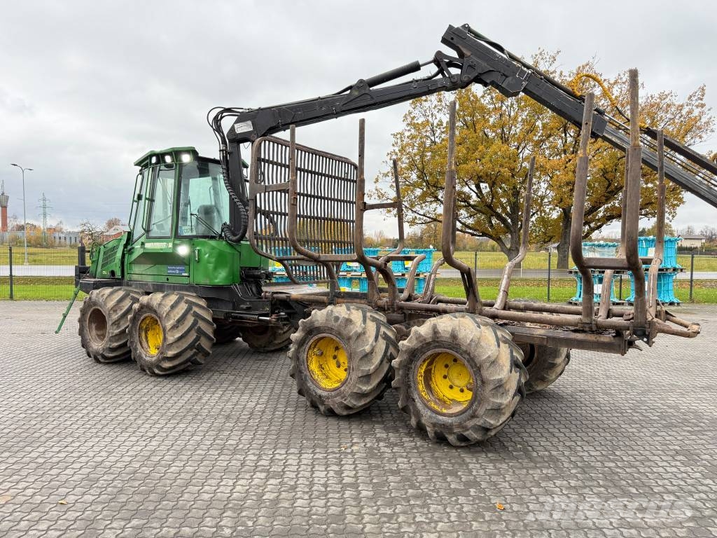 John Deere 810 D Forwarders / Autocarregadores