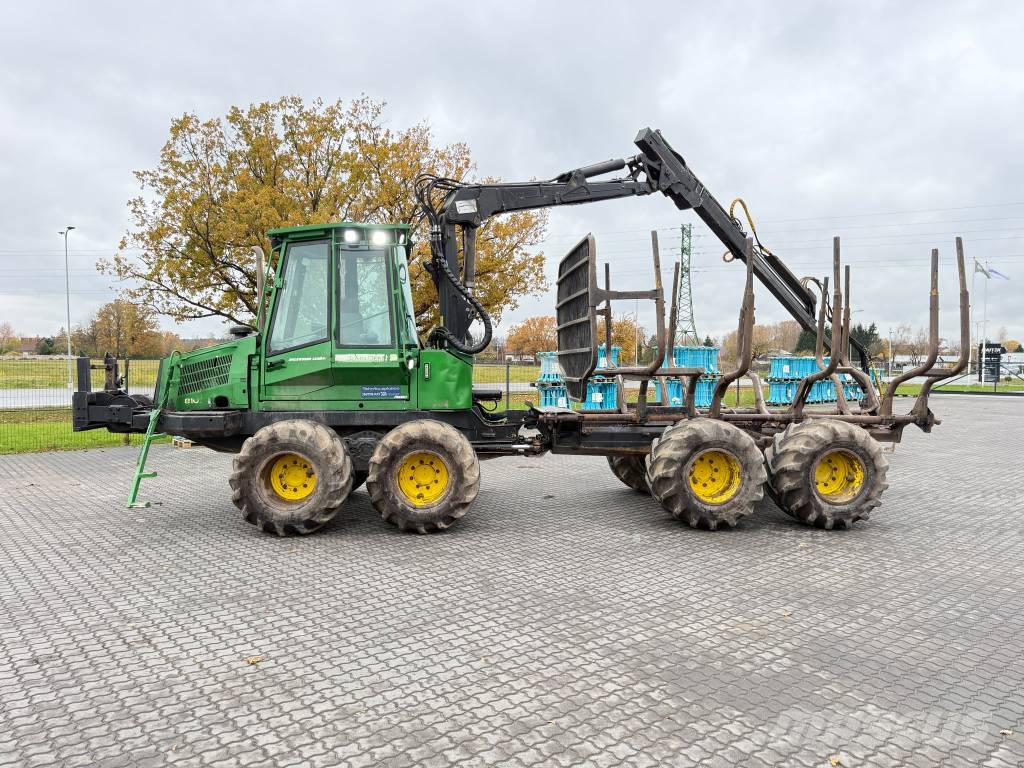 John Deere 810 D Forwarders / Autocarregadores