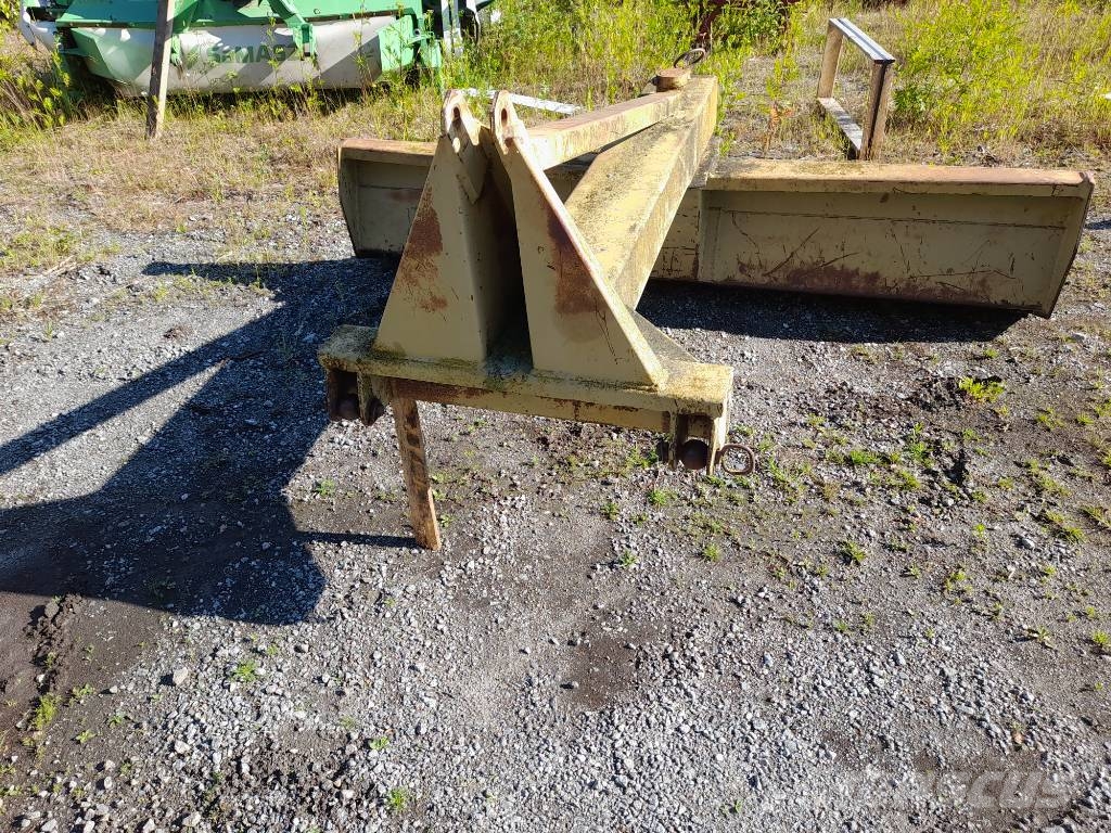 Jykevä 2,6m Perälevy/Takalana Rastras para caminos