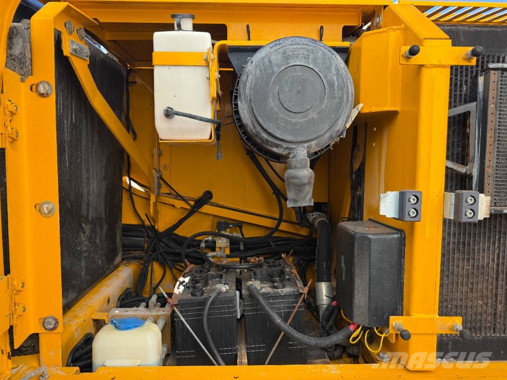 JCB JS260LC - Hammer Lines / Heated Seat Raupenbagger
