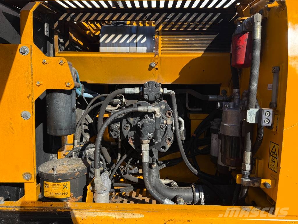 JCB JS260LC - Hammer Lines / Heated Seat Raupenbagger