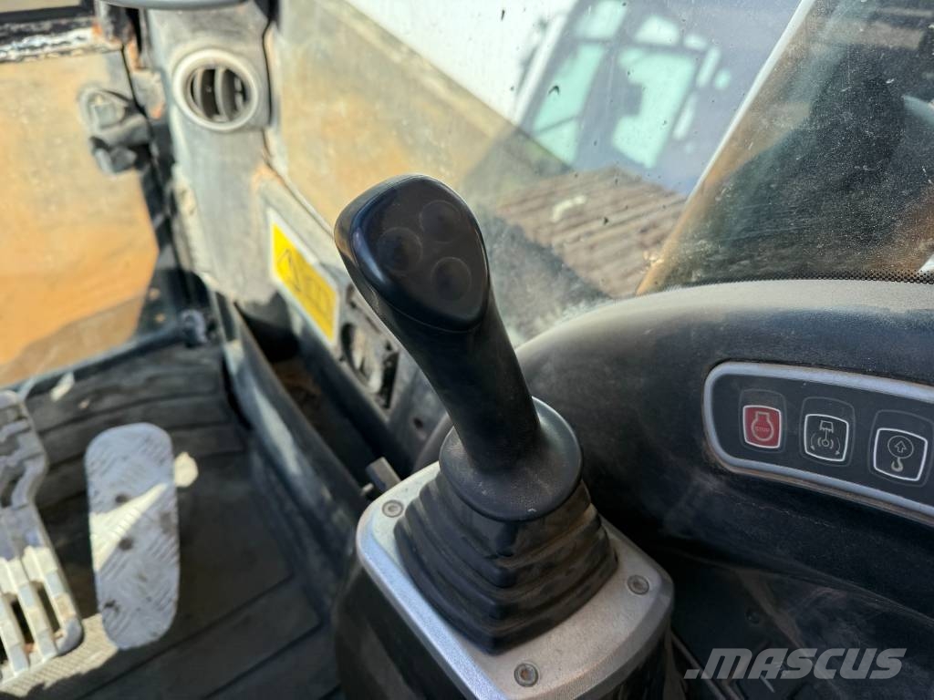 JCB JS260LC - Hammer Lines / Heated Seat Raupenbagger
