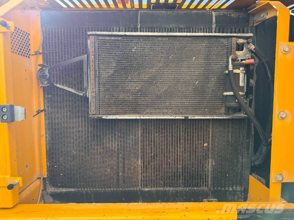 JCB JS260LC - Hammer Lines / Heated Seat Raupenbagger