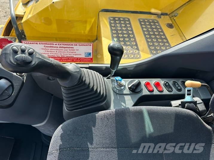 Komatsu PW 118 MR-8 Escavadoras de rodas