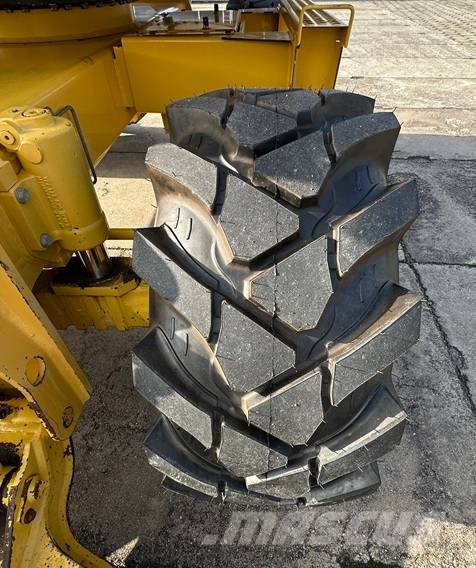 Komatsu PW 118 MR-8 Escavadoras de rodas