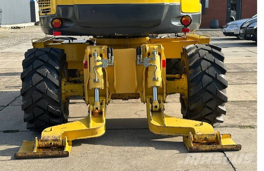 Komatsu PW 118 MR-8 Bagri na kolesih