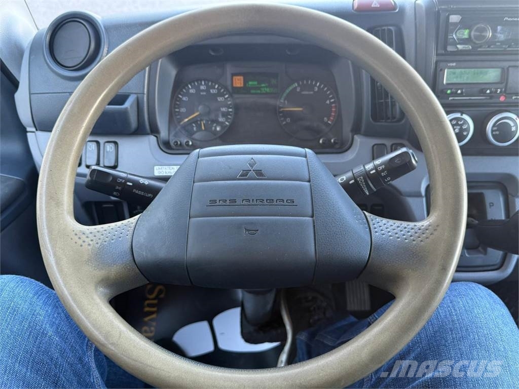 Mitsubishi Fuso Canter Camiones elevadores de gancho