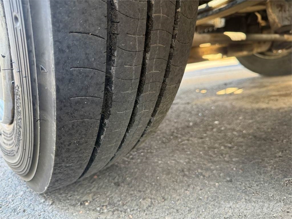 Mitsubishi Fuso Canter Camiones elevadores de gancho