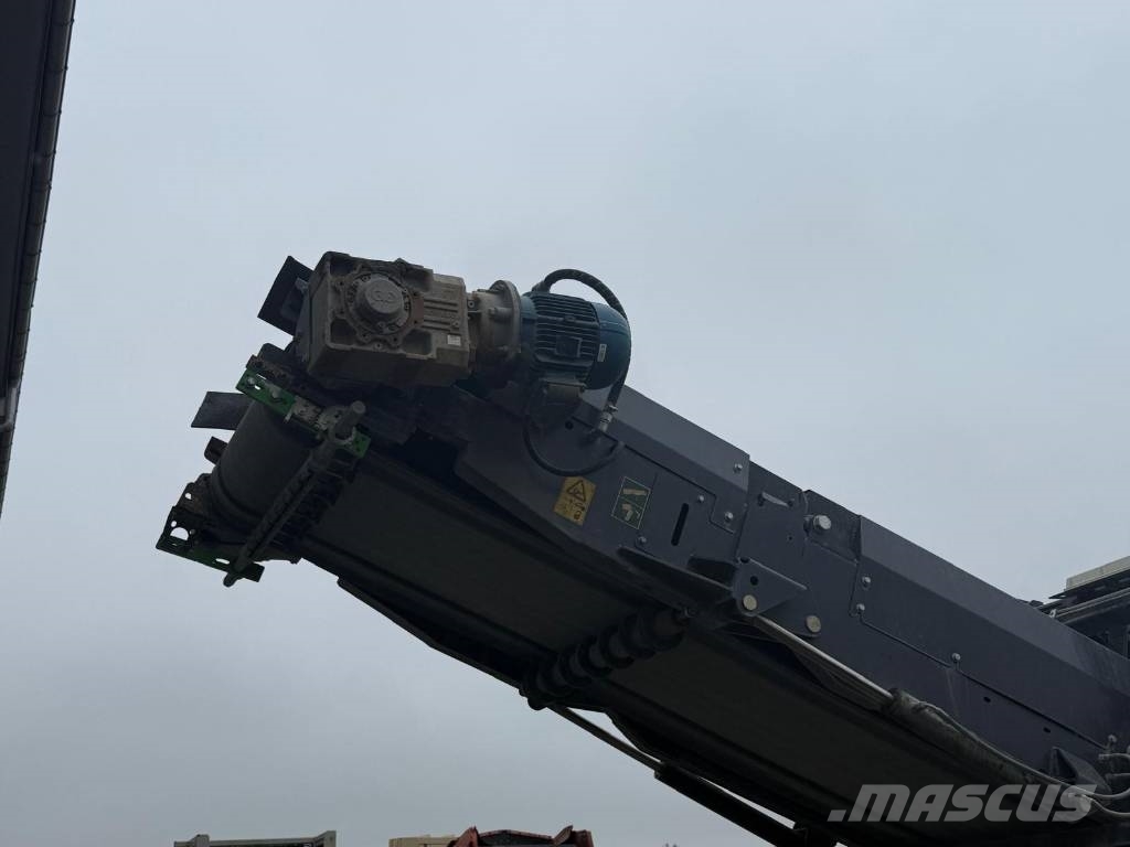 Finlay J-1175E 自走式クラッシャー