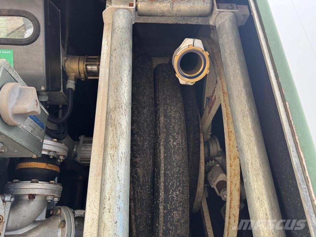 Volvo N10 6X4 Robson-Drive + TANK 14.000 LITER Anders