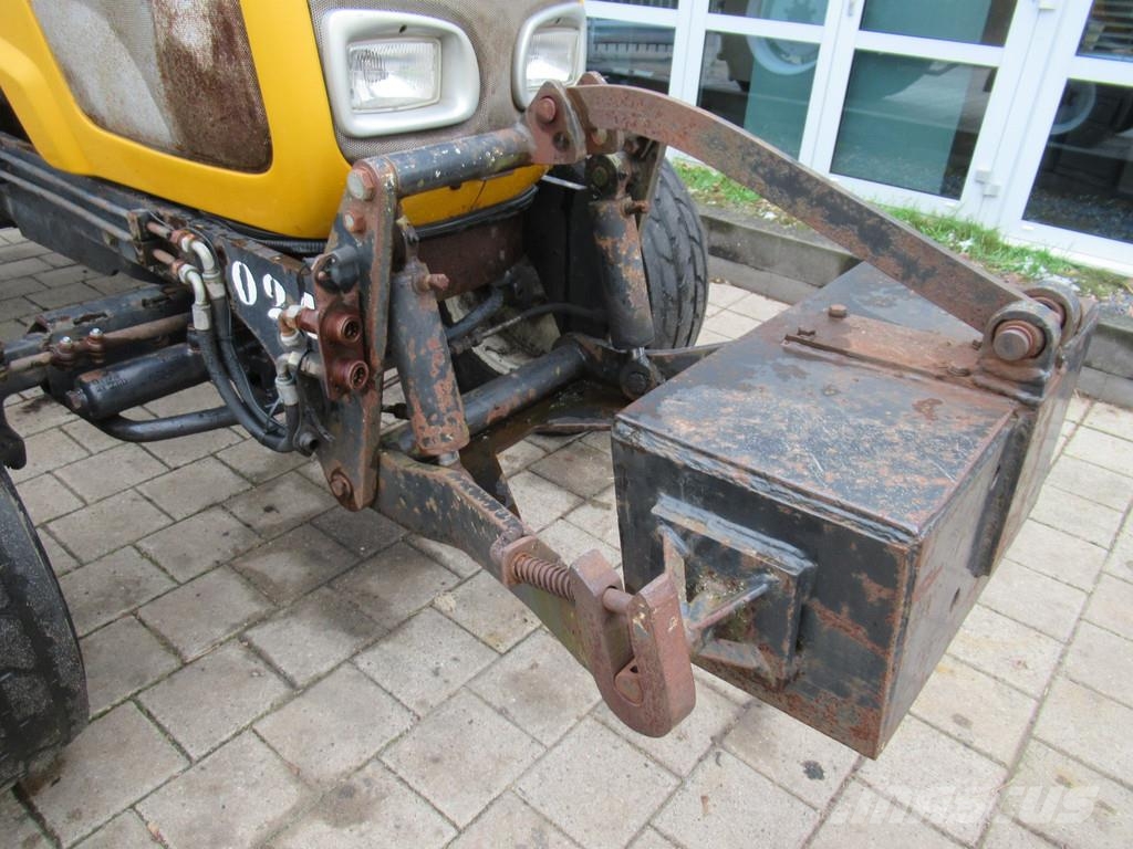 Valtra A75 4x2 + Fronthef VALMET Tractoare