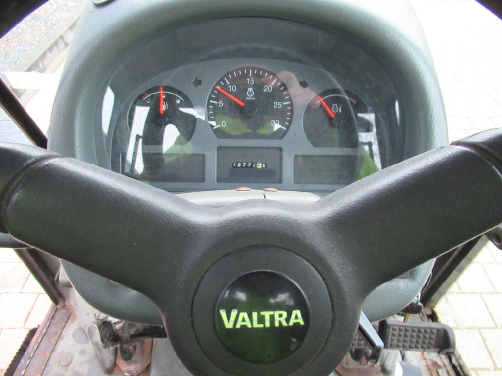 Valtra A75 4x2 + Fronthef VALMET Tractoare
