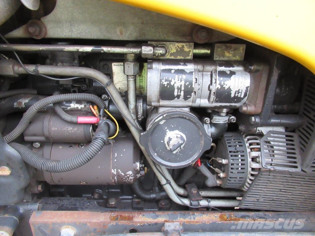 Valtra A75 4x2 + Fronthef VALMET Tractoare