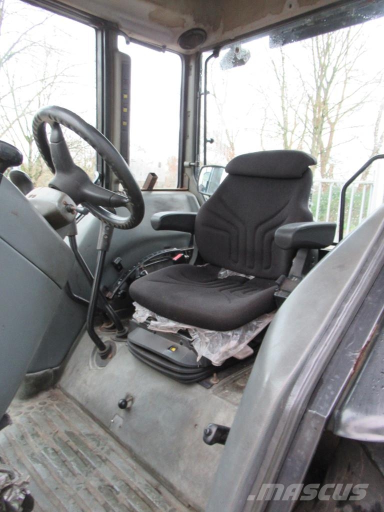 Valtra A75 4x2 + Fronthef VALMET Tractoare