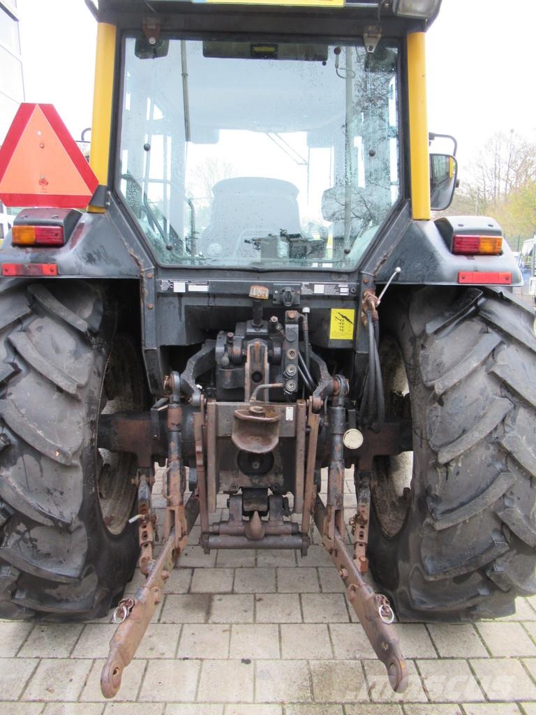 Valtra A75 4x2 + Fronthef VALMET Tractoare