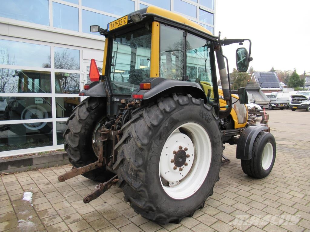Valtra A75 4x2 + Fronthef VALMET Tractoare