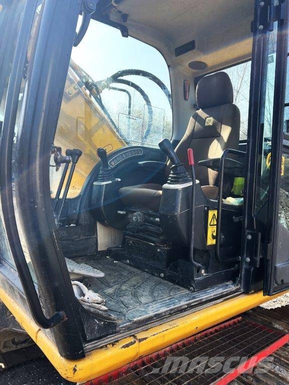 JCB JS 220 LC Bageri guseničari