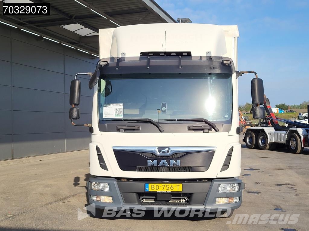MAN TGL 12.220 4X2 12tons curtainsides 1000kg Ladebord Nákladné vozidlá s bočnou zhrnovacou plachtou