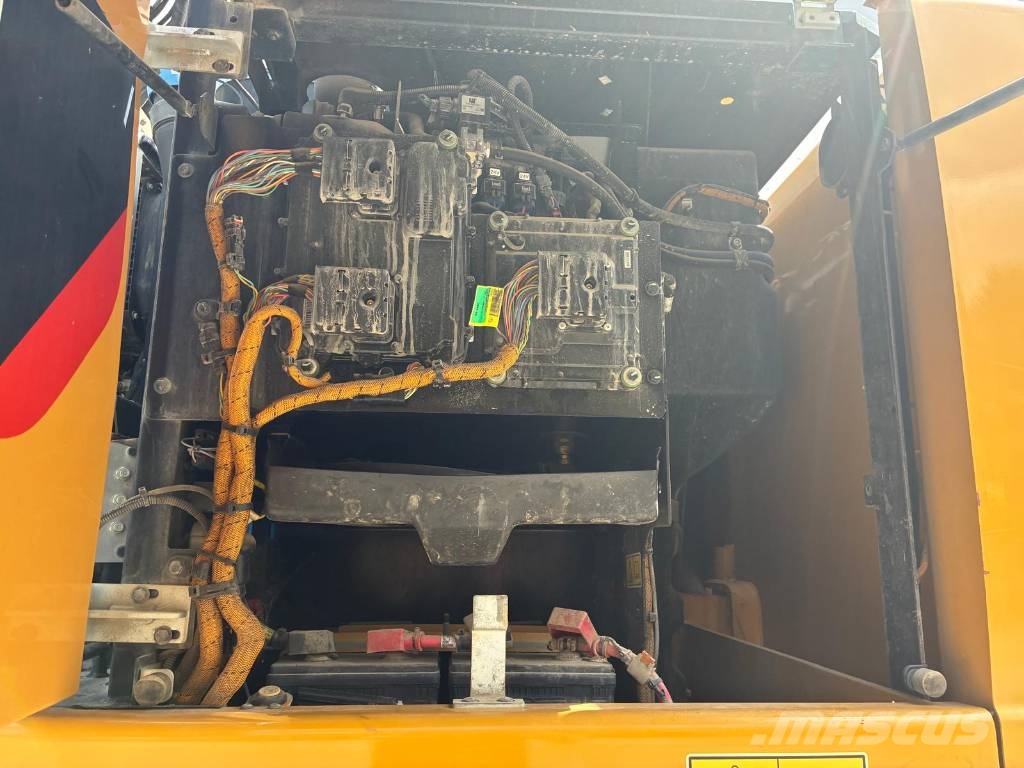 CAT M320F Wheeled excavators