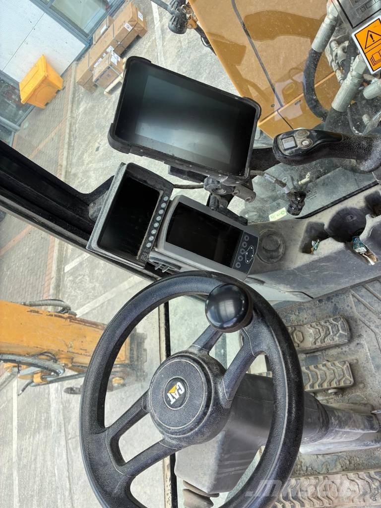 CAT M320F Wheeled excavators