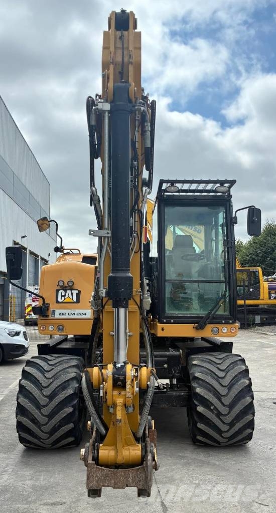 CAT M320F Wheeled excavators