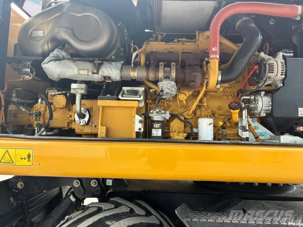 CAT M320F Wheeled excavators