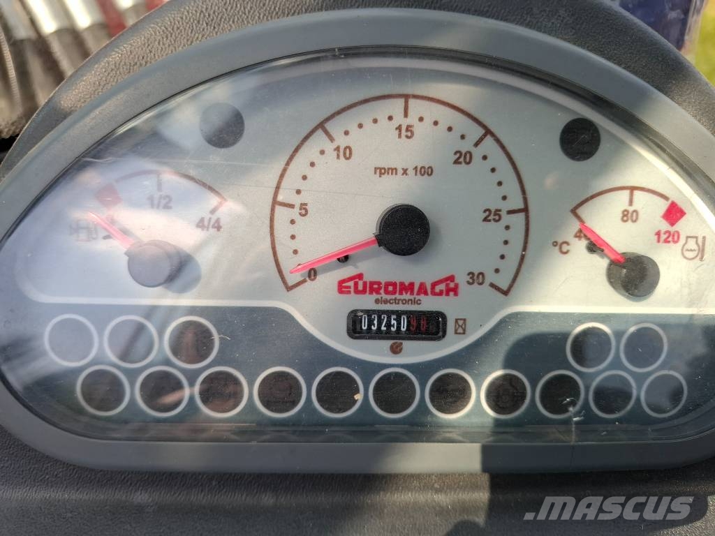 Euromach R 85 حفارات بعجل