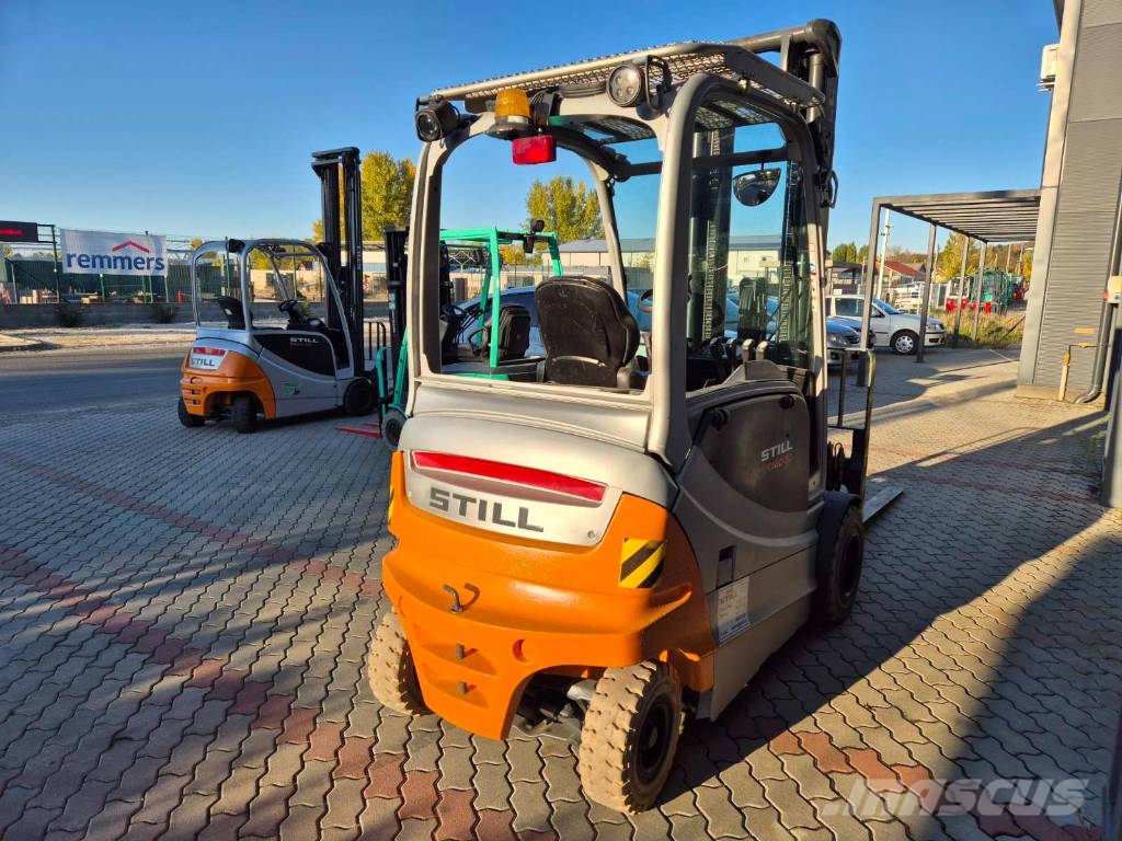 Still RX 60-30 شاحنات ذات رافعات شوكية تعمل بالكهرباء