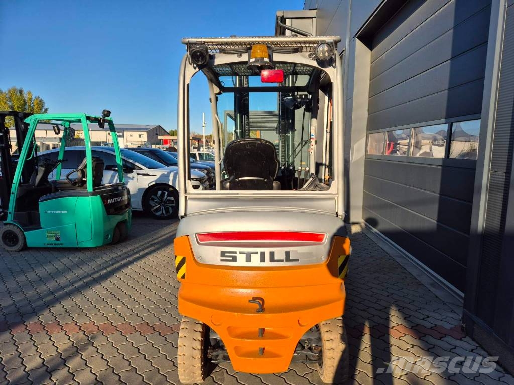 Still RX 60-30 شاحنات ذات رافعات شوكية تعمل بالكهرباء