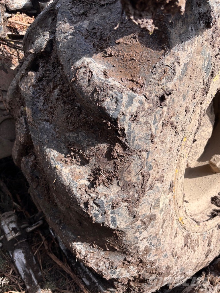 Ponsse Wisent Kuormatraktorit