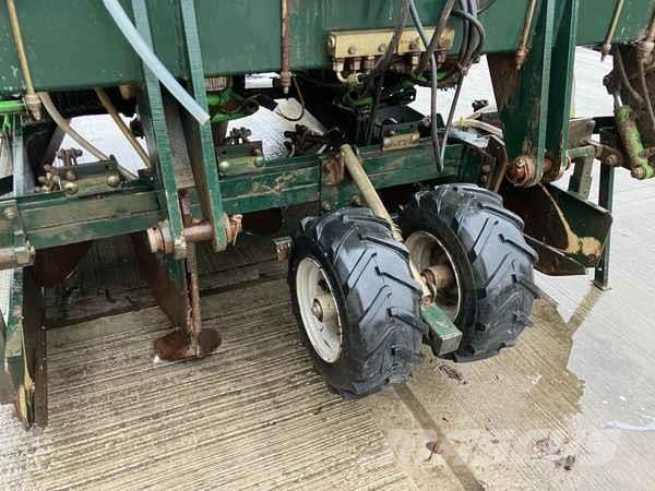 Miedema Dewulf Structural 2000, 2 Row, Belt Planter معدات زراعة البطاطس