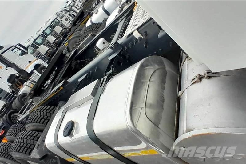 Volvo FMX(4) 440 6Ã—4  SLEEP H/RED 其他货车