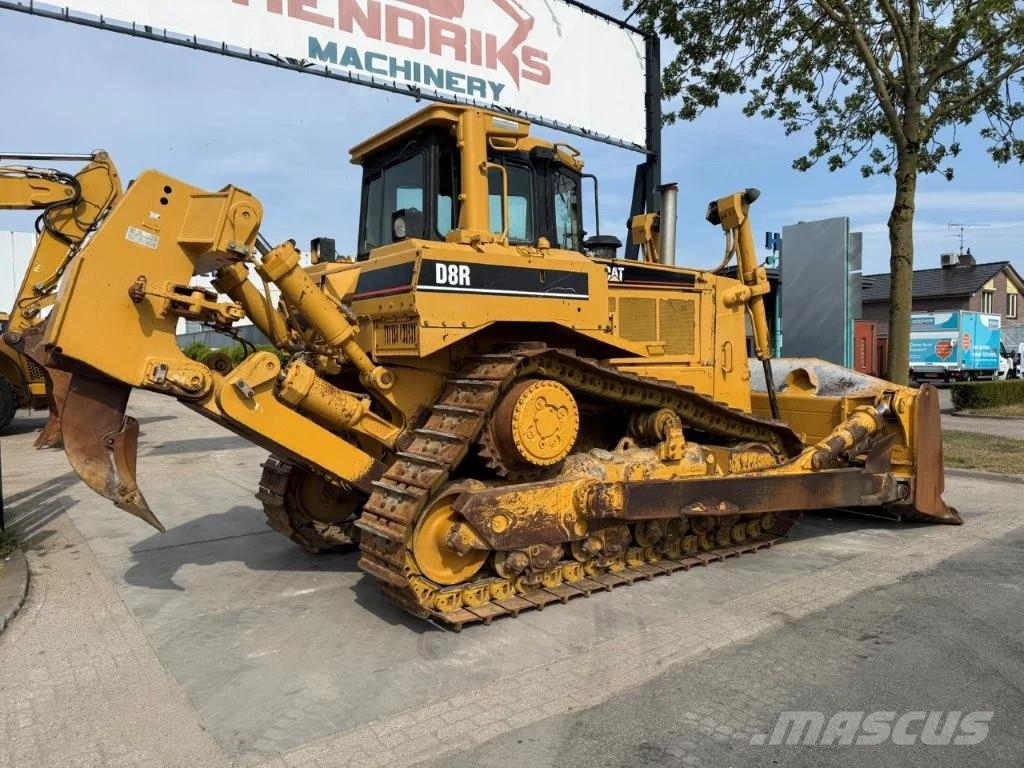 CAT D8R بلدوزرات مجنزرة