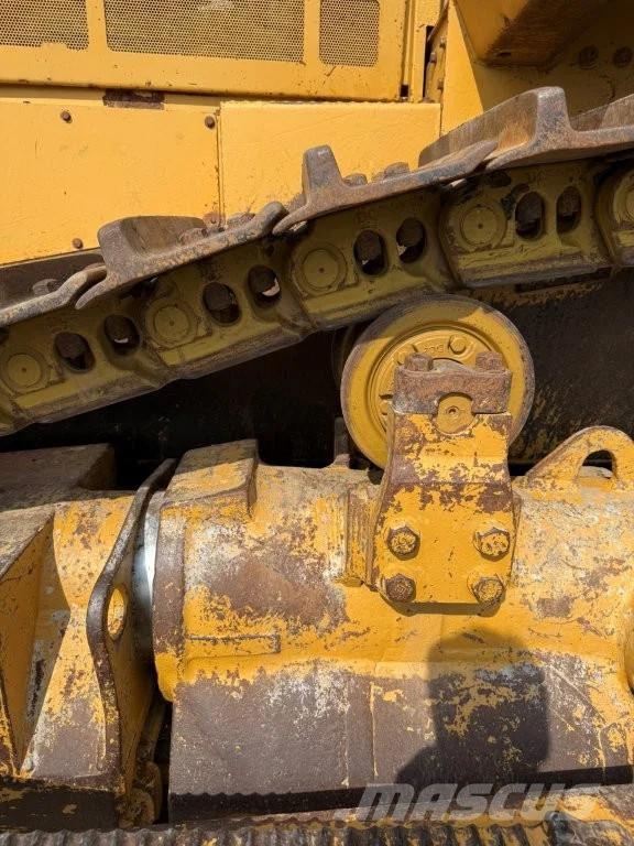 CAT D8R بلدوزرات مجنزرة