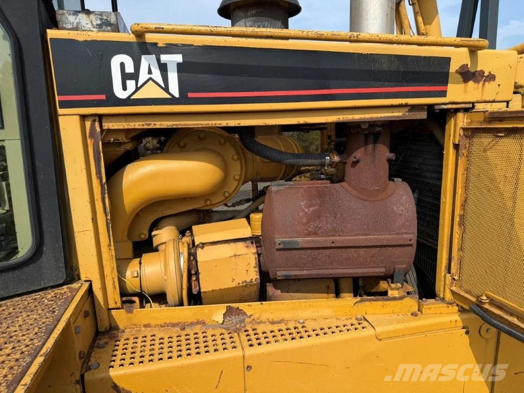 CAT D8R بلدوزرات مجنزرة