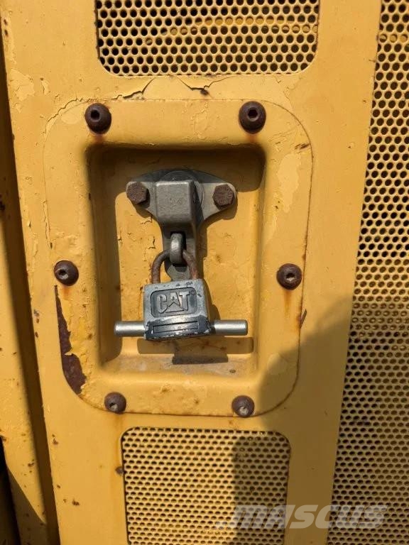 CAT D8R بلدوزرات مجنزرة