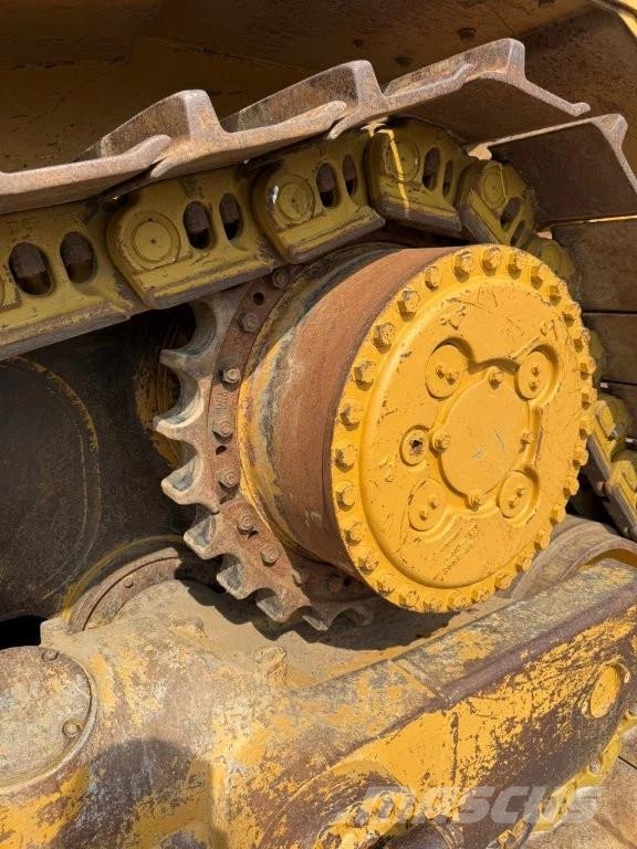 CAT D8R بلدوزرات مجنزرة
