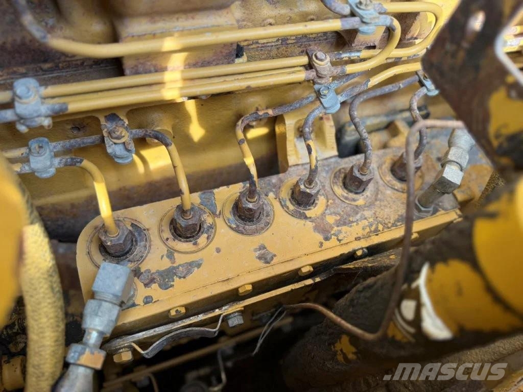 CAT D8R بلدوزرات مجنزرة