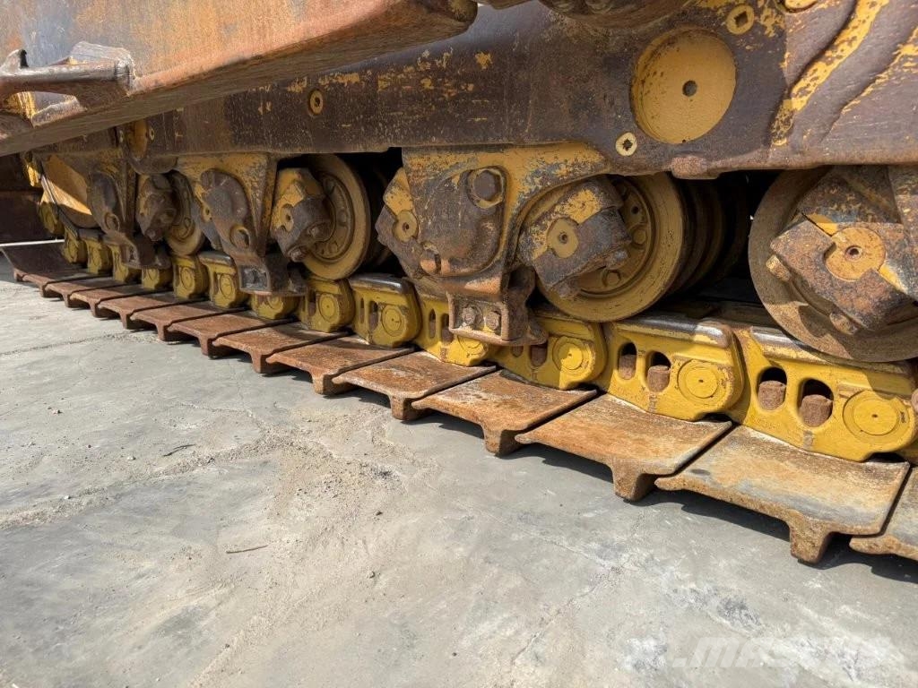 CAT D8R بلدوزرات مجنزرة
