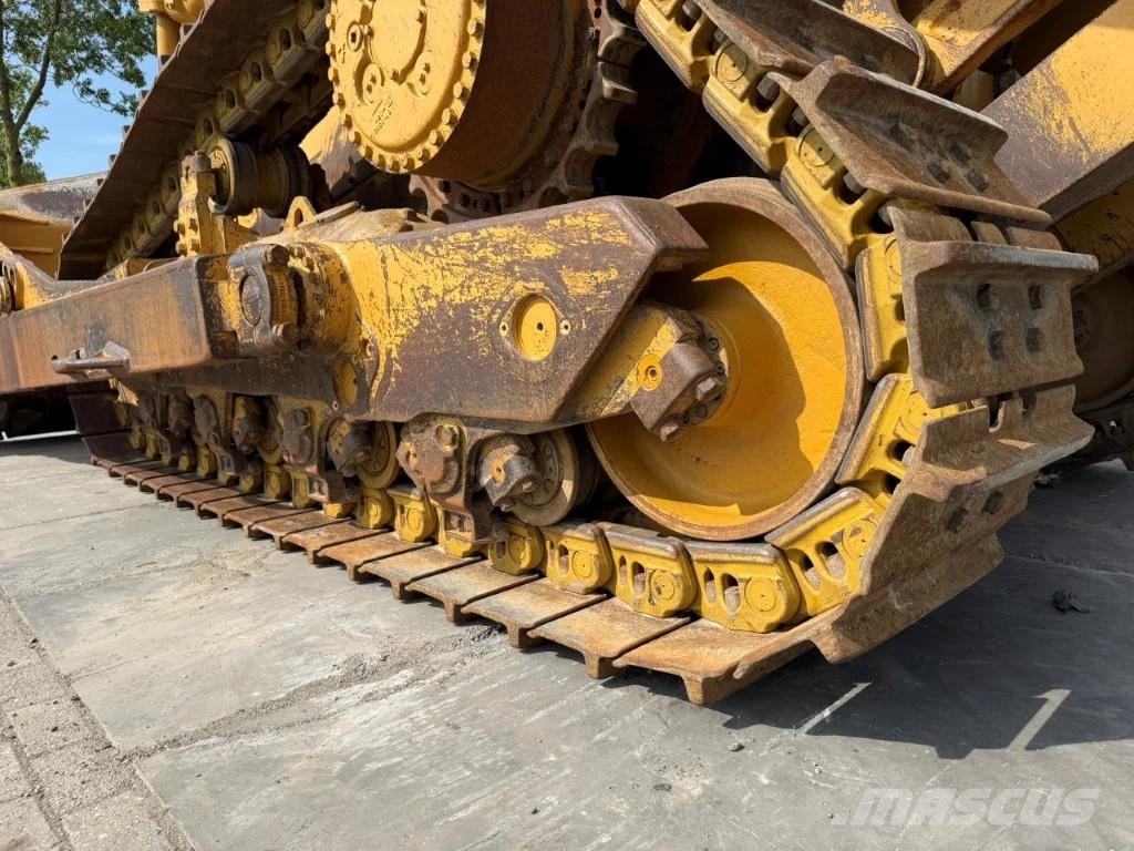 CAT D8R بلدوزرات مجنزرة