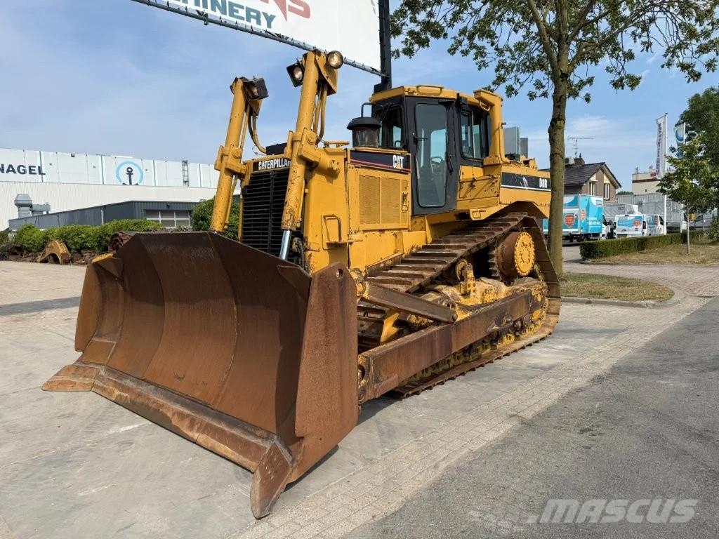 CAT D8R بلدوزرات مجنزرة