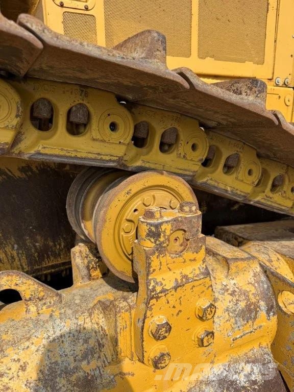 CAT D8R بلدوزرات مجنزرة