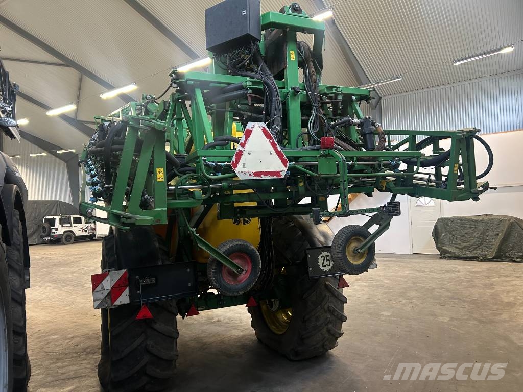John Deere 840 Прикачни пръскачки