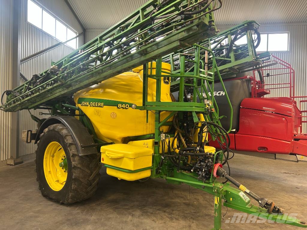 John Deere 840 Прикачни пръскачки