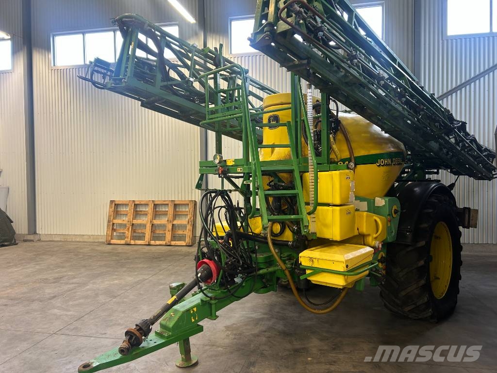 John Deere 840 Прикачни пръскачки