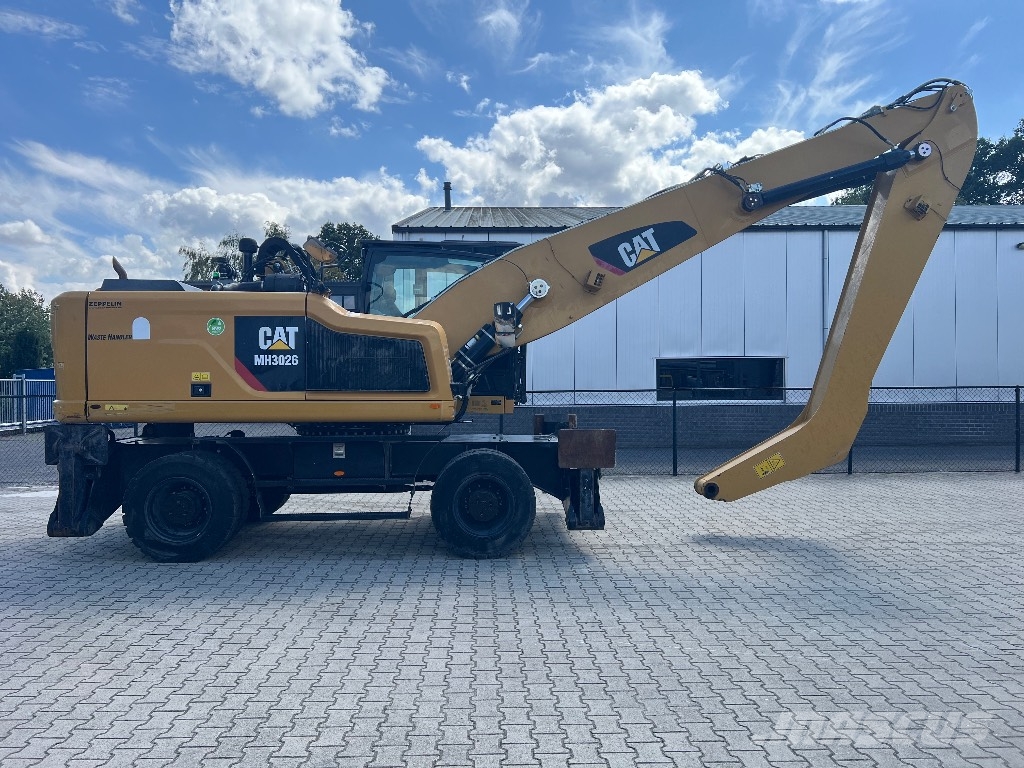 CAT MH 3026 مناولات المخلفات / مناولات صناعية