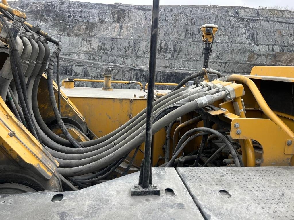 CAT 390 F Bagri goseničarji